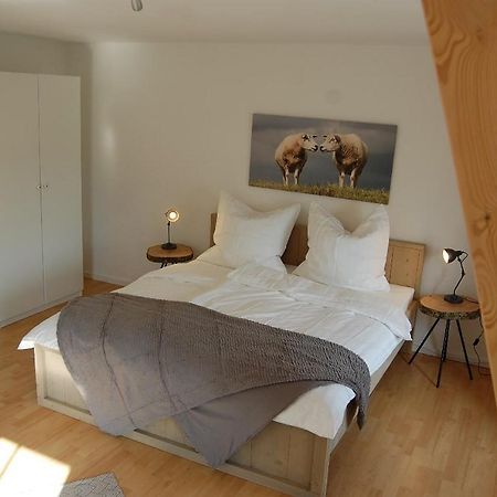 Ferienwohnung Im Gulfhof Krummhörn Екстериор снимка